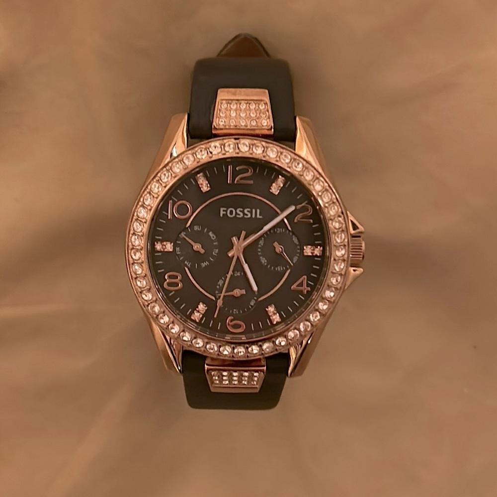 Fossil watch. Brown genuine leather band.